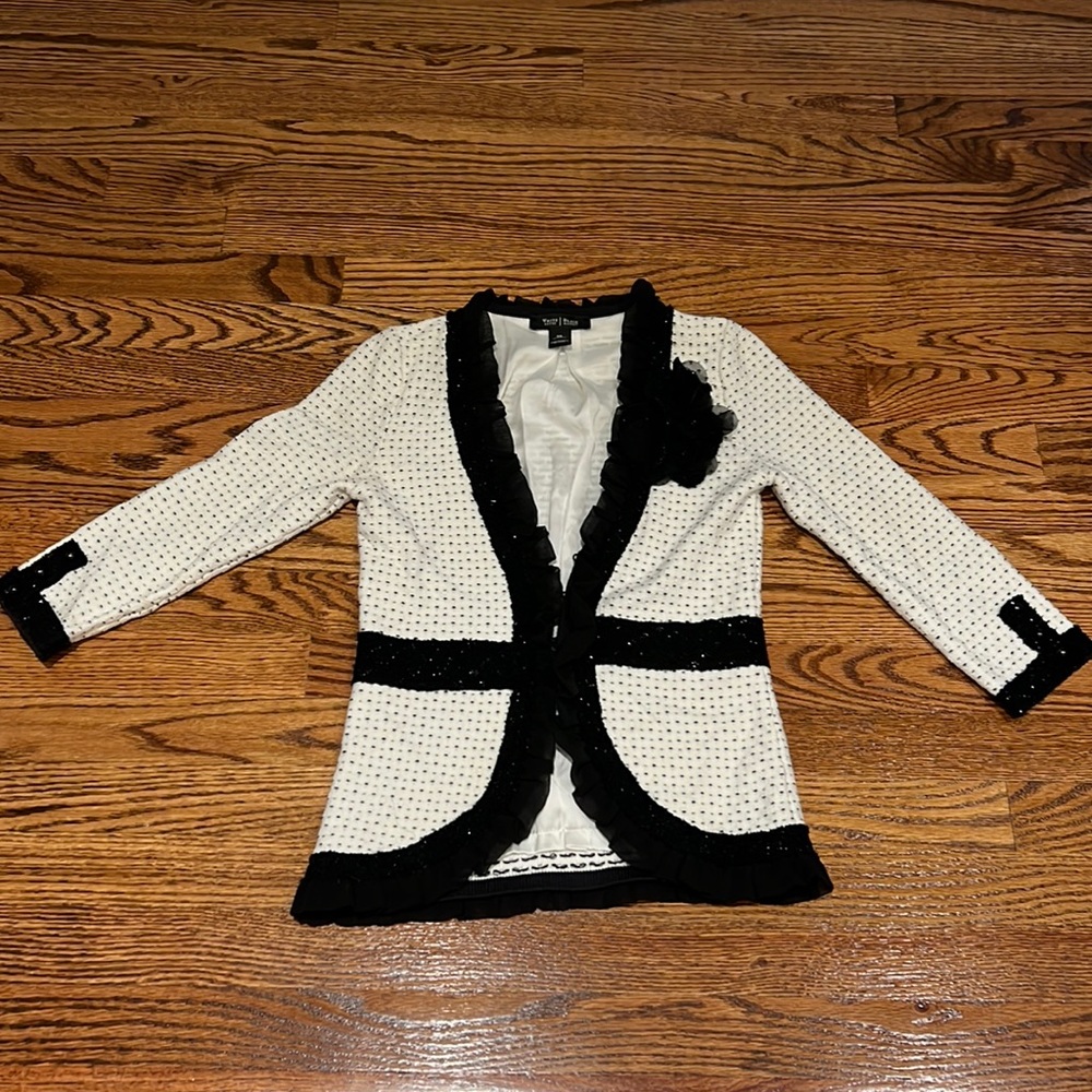 White and Black blazer. 3/4 sleeve.